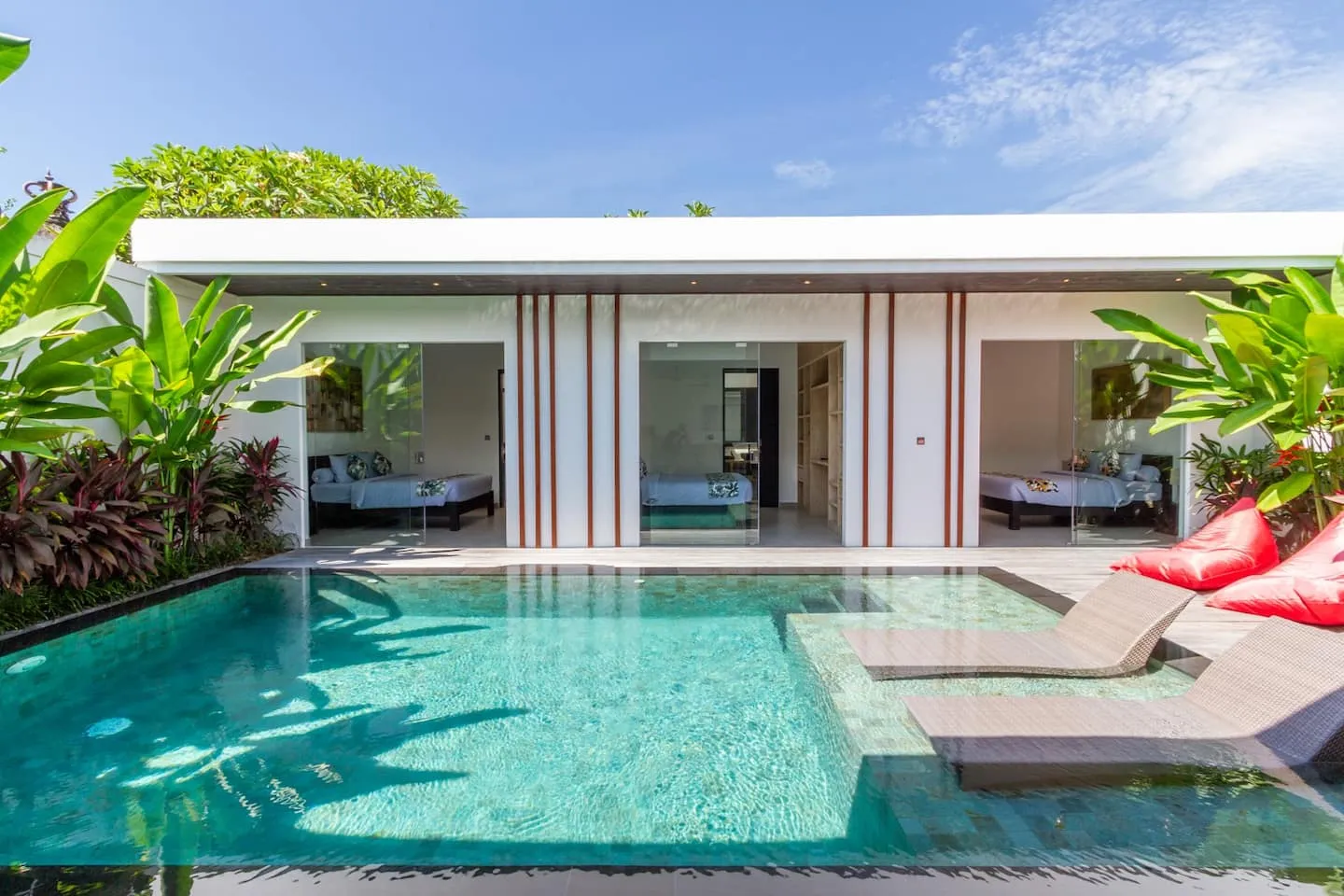 Villa-Lys-Pool-with-sundeck